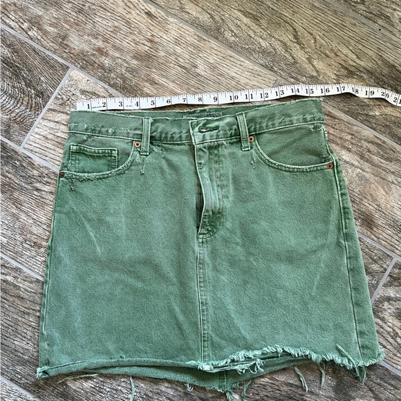 Lucky Brand Old Favorite Green Denim Mini Skirt, Raw Hem, Women’s Size 8 - Picture 7 of 9